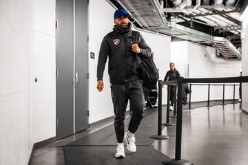 Peter Luccin camina en el Allianz Field, en un Minnesota United-Dallas FC del 30 de abril.